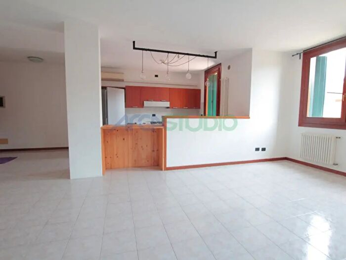 Appartamento quadrilocale in affitto in Via Chiodo, Bolzano Vicentino