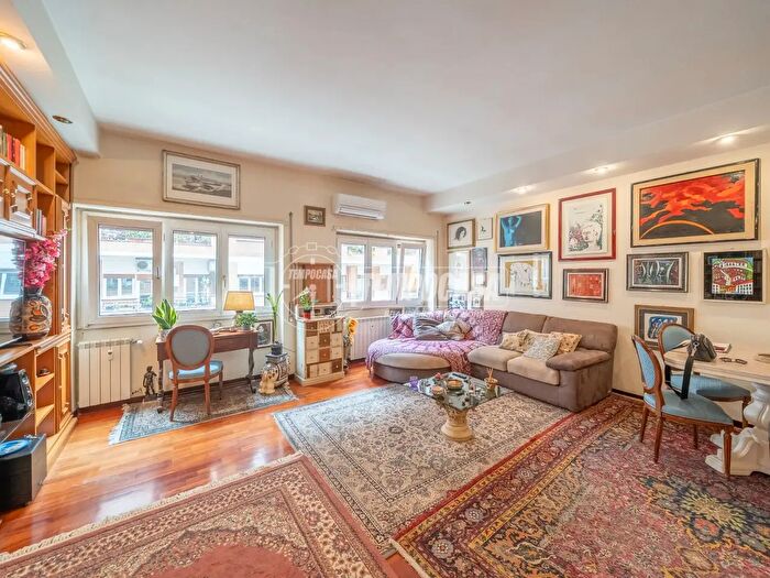 Appartamento trilocale in vendita in Viale degli Ammiragli, Roma