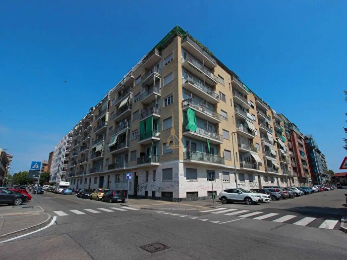 Appartamento trilocale in vendita in Via Carolina Invernizio, Torino