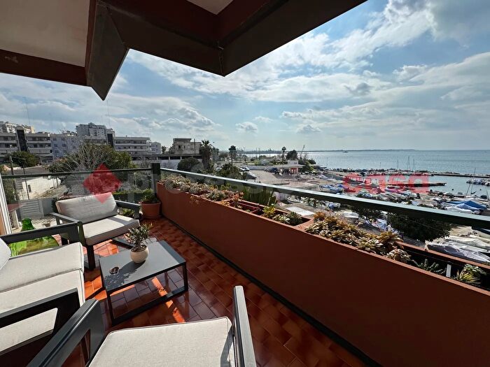 Appartamento con 6 locali in vendita in Viale Virgilio, Taranto