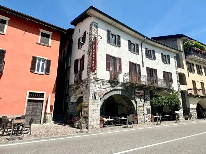 Appartamento trilocale in vendita in Via Aureggi, Domaso