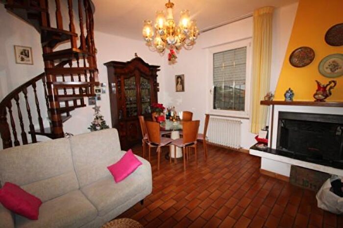 Appartamento con 6 locali in vendita in Via Monte Tabor, Jesi