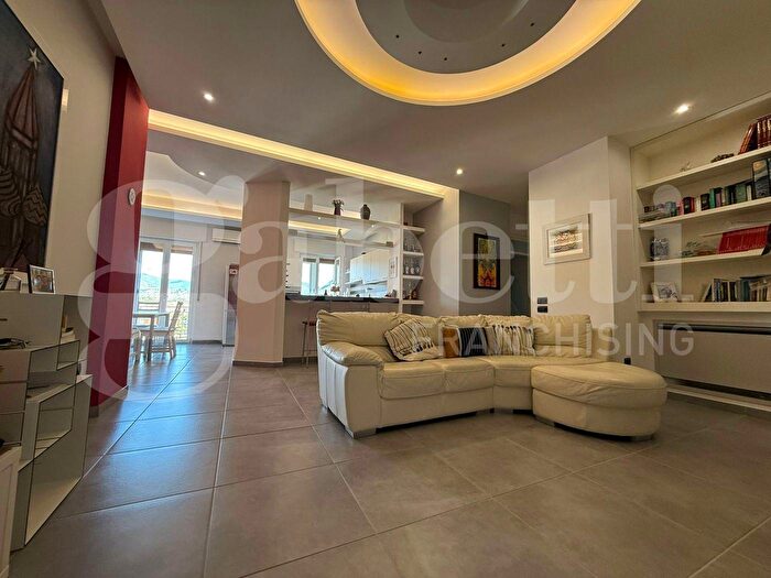 Appartamento trilocale in vendita in Via Vincenzo Russo, Nocera Superiore