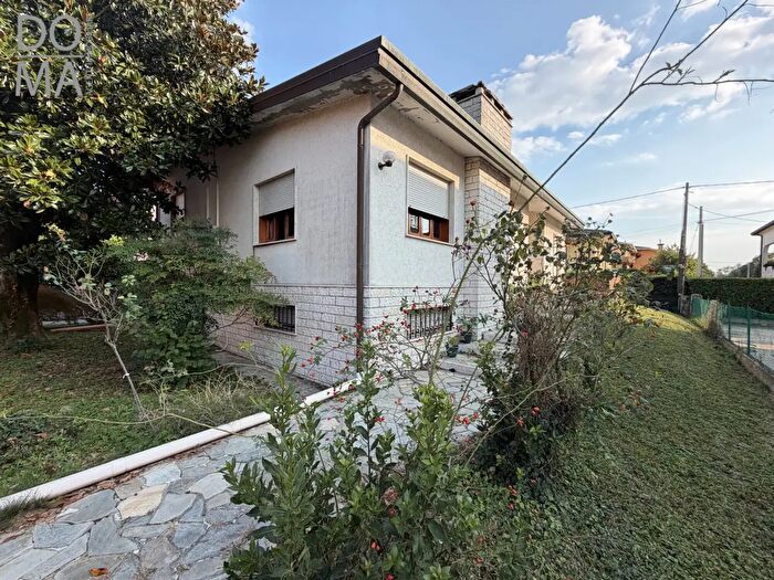 Casa con 8 locali in vendita in Loreo