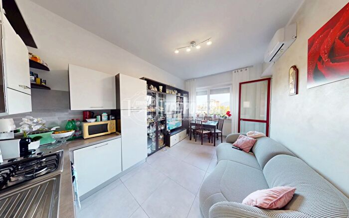 Appartamento trilocale in vendita in Corso Giulio Cesare, Torino