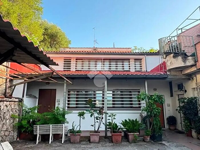 Appartamento con 5 locali in vendita in Via Indipendenza, Centola