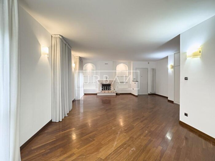 Appartamento con 6 locali in vendita in Via Cerchia, Forli