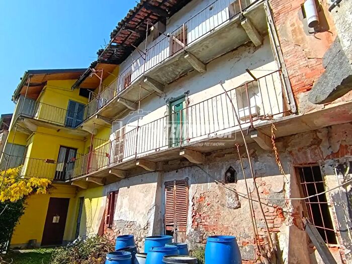 Appartamento con 6 locali in vendita in Piazza Cossato, Biella