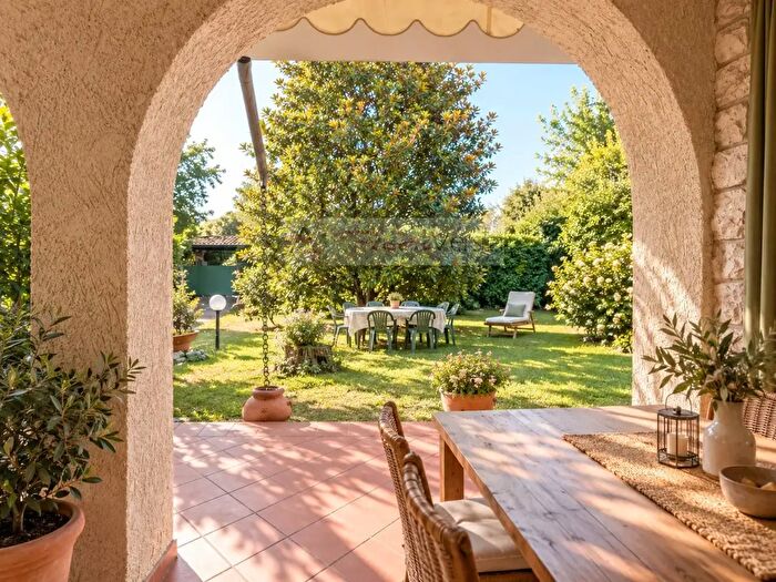 Casa con 7 locali in vendita in Via Pozzodonico, Pietrasanta