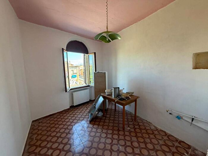 Appartamento quadrilocale in affitto in Porta Valle Stazione, Jesi