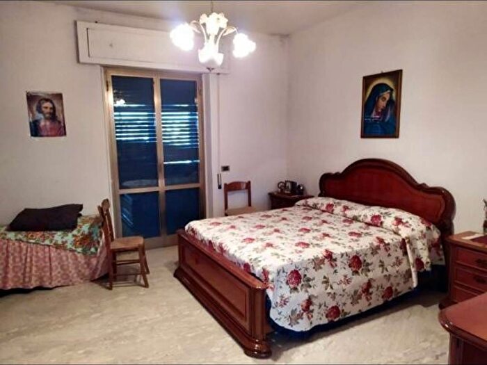 Appartamento trilocale in affitto in Via Marincola, Davoli