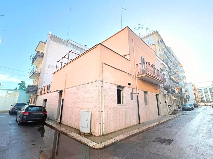 Casa quadrilocale in vendita in Via Chiarelli, Barletta