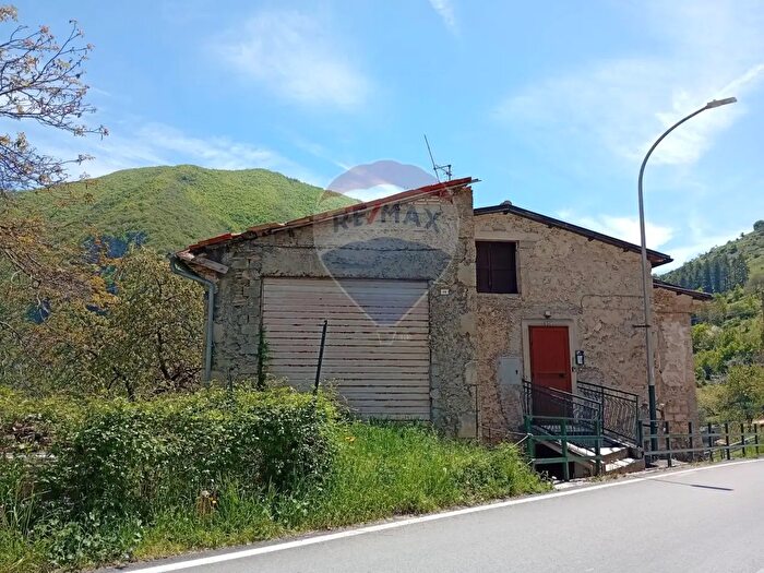 Casa trilocale in vendita in Viale dei Caduti, Scanno