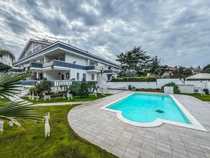 Casa con 6 locali in vendita in Via Eschilo, Roma