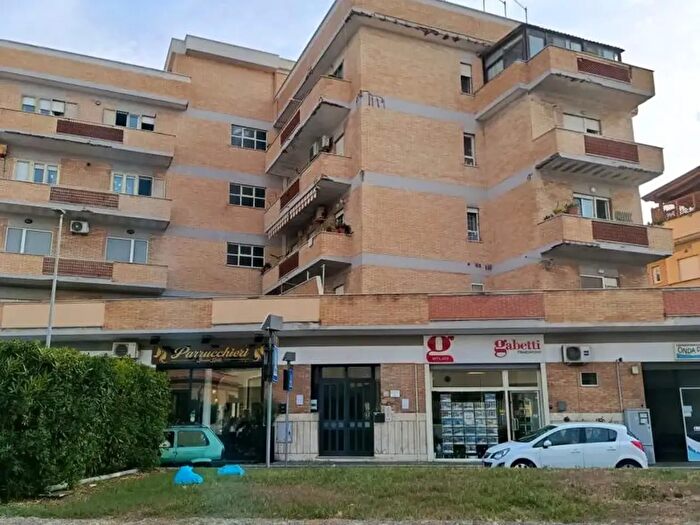 Appartamento quadrilocale in vendita in Via Fiumara, Fiumicino