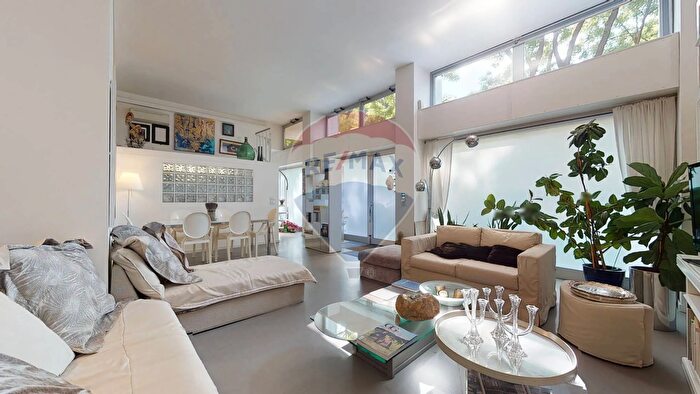 Appartamento quadrilocale in vendita in Via Legnano, Milano