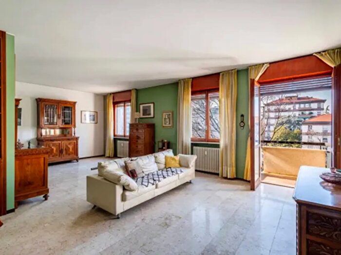 Appartamento quadrilocale in vendita in Via Berna, Milano