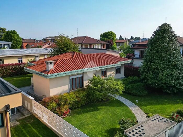 Casa trilocale in vendita in Via Grancia, Lainate