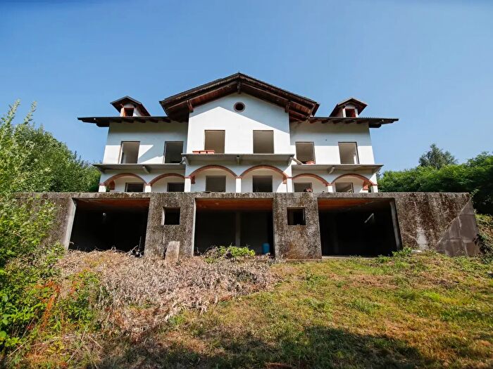 Casa con 6 locali in vendita in Via Belmonte, Prascorsano