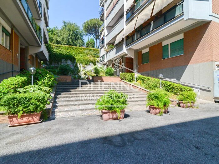 Appartamento quadrilocale in vendita in Via Alberico Albricci, Roma