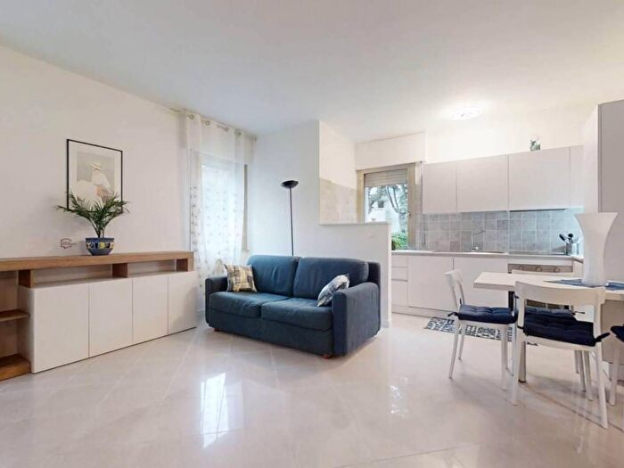 Appartamento trilocale in affitto in Via Milano, Mestre, Venezia