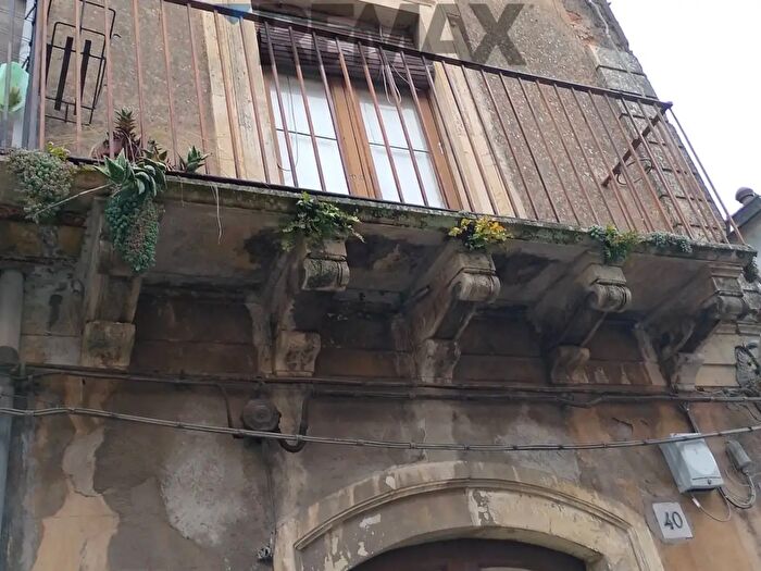 Casa quadrilocale in vendita in Via Vittorio Emanuele, Trecastagni