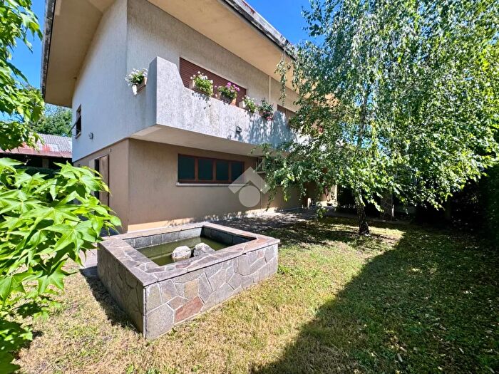 Casa con 7 locali in vendita in Via Principale, Manzano