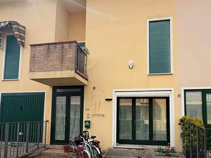 Casa con 7 locali in vendita in Via Mazzini, Cavarzere