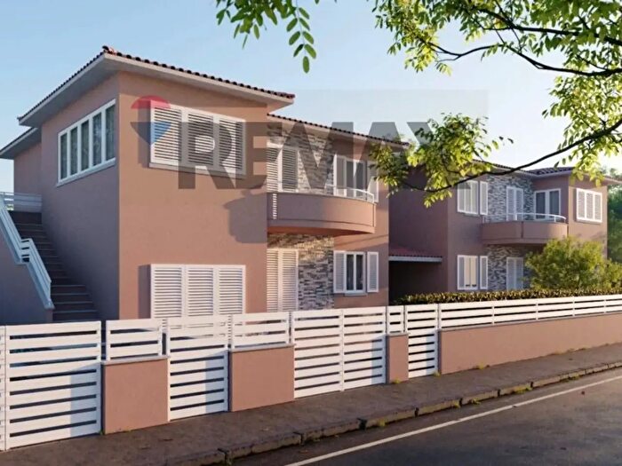 Casa con 5 locali in vendita in Cecina