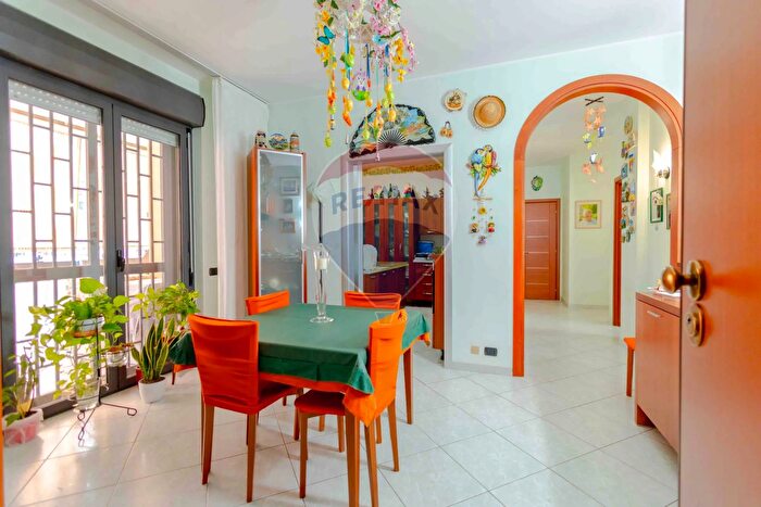 Appartamento quadrilocale in vendita in Via Antonio De Curtis, Bari