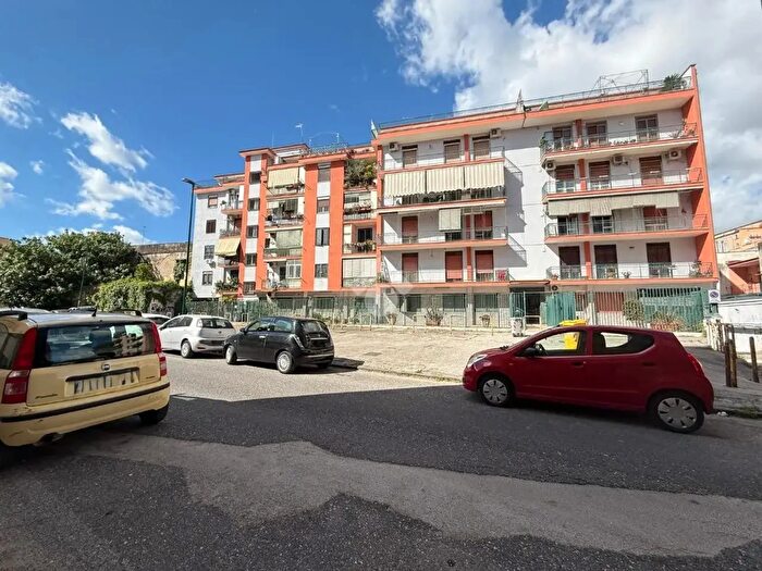 Appartamento quadrilocale in vendita in Via Fratelli Rosselli, Napoli
