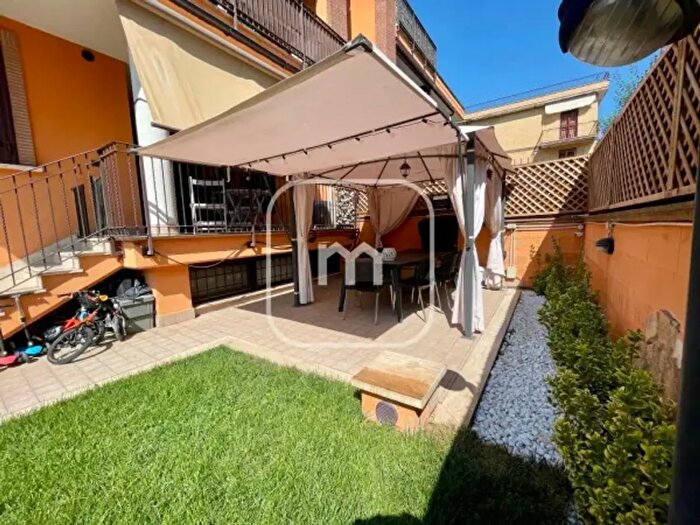 Appartamento trilocale in vendita in Via Campofranco, Roma