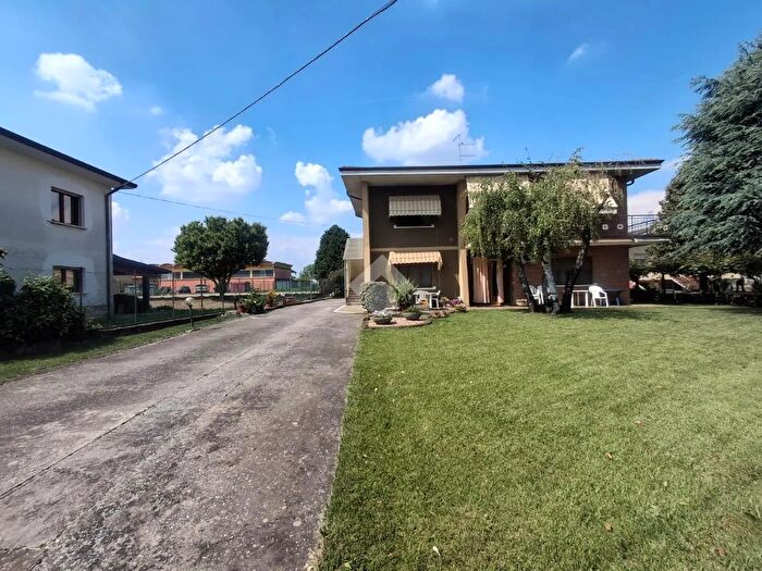 Casa quadrilocale in vendita in Roverchiara