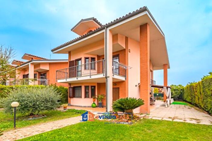 Casa con 5 locali in vendita in Via delle Benne, Carmagnola