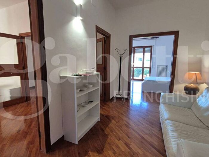 Appartamento con 5 locali in affitto in Viale J F Kennedy, Poggiofranco, Bari