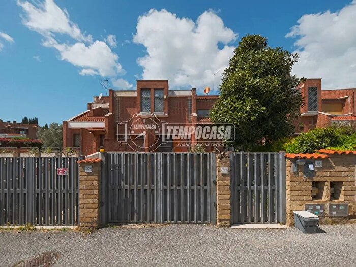 Appartamento con 6 locali in vendita in Via San Giuseppe da Leonessa, Roma