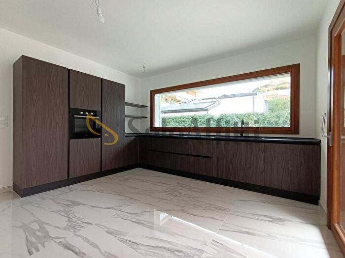 Casa con 6 locali in affitto in Viale John Fitzgerald Kennedy, Via Venezia Lungofiume Paolucci, Pescara