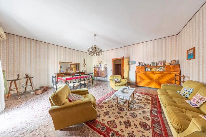 Appartamento trilocale in vendita in Via SantElpidio a Mare, Roma