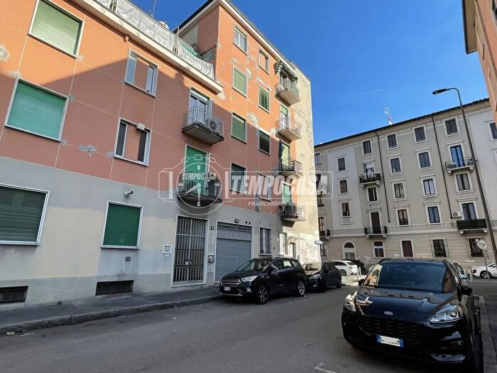 Appartamento trilocale in vendita in Via Privata Luigi Borgomainerio, Milano