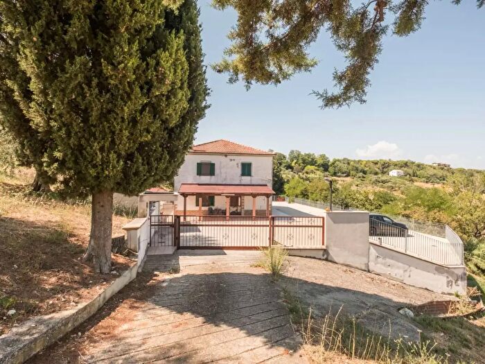 Casa con 11 locali in vendita in Via Madonna degli Angeli, Citta' Sant'Angelo