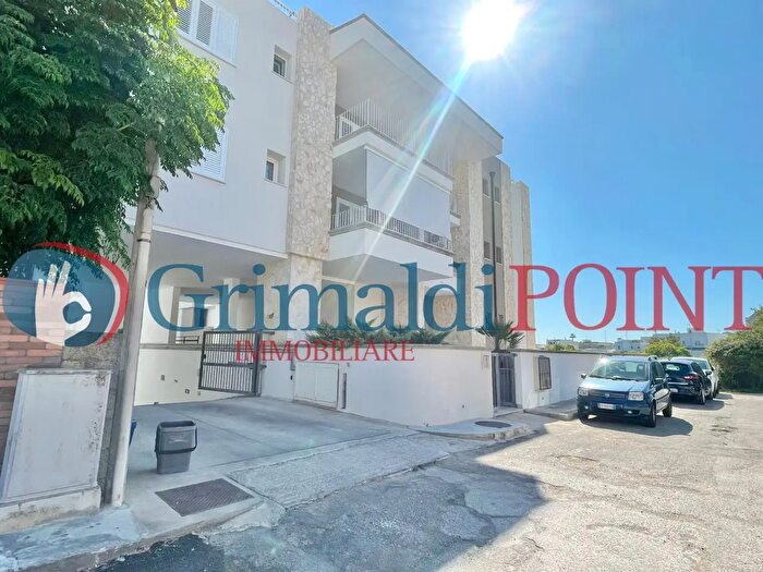 Appartamento con 5 locali in vendita in Via San Vito, Lizzanello