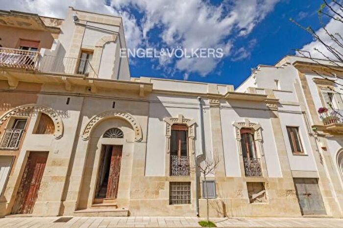Casa con 6 locali in vendita in Via Vittorio Veneto, Cutrofiano
