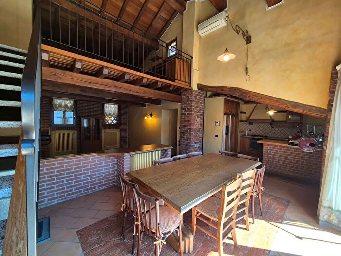 Appartamento trilocale in vendita in Via Roma, Cirimido