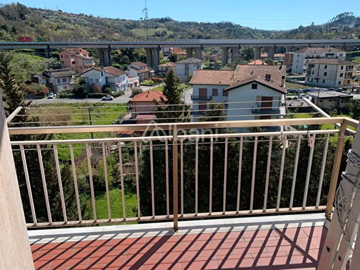 Appartamento trilocale in vendita in Vezzano Ligure