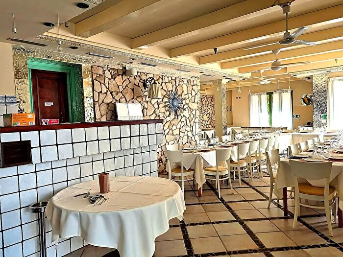 Casa con 9 locali in vendita in Via Primo Suzzi, Cesena