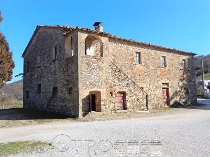 Casa con 6 locali in vendita in Montone