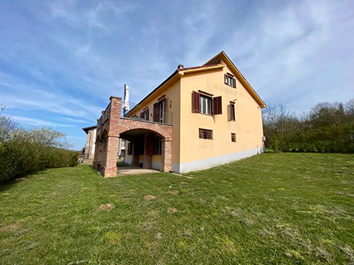 Casa con 7 locali in vendita in Località Leprato, Serravalle Langhe