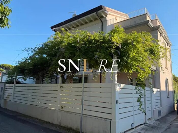Casa con 6 locali in vendita in Via Duca degli Abruzzi, Forte Dei Marmi