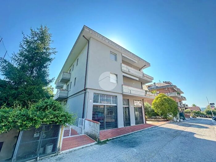 Appartamento trilocale in vendita in Contrada Piano della Lenta, Teramo