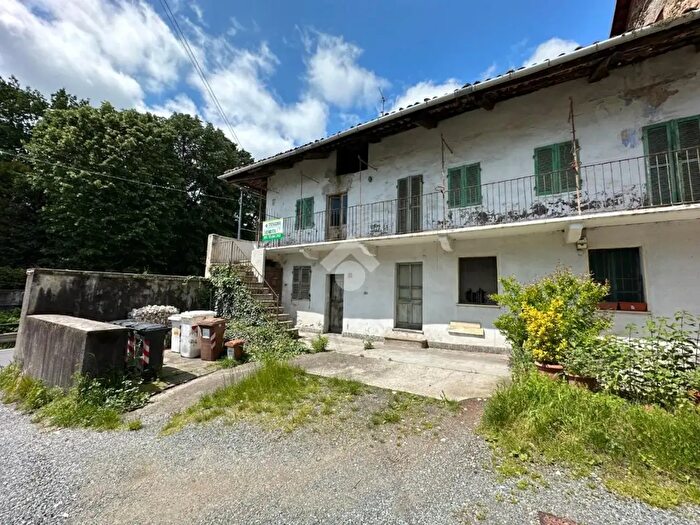 Casa con 8 locali in vendita in Via Marchini Francesco, Giaveno